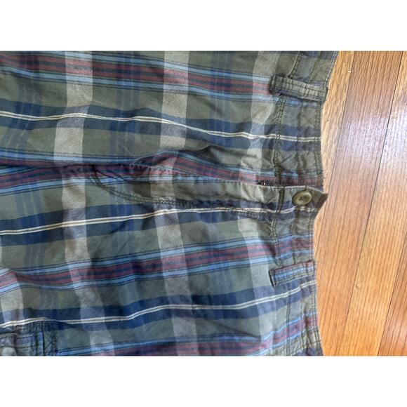 The Foundry Green Plaid Cargo Shorts - Picture 4 of 9